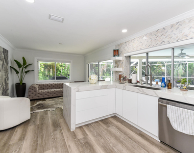 880 Hickory Terrace - Photo Thumbnail 9