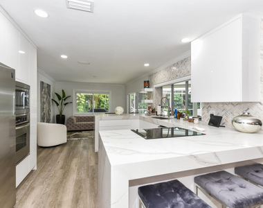 880 Hickory Terrace - Photo Thumbnail 6