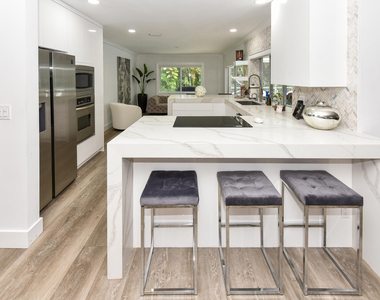 880 Hickory Terrace - Photo Thumbnail 5