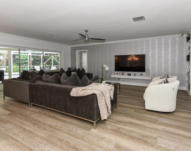 880 Hickory Terrace - Photo Thumbnail 12