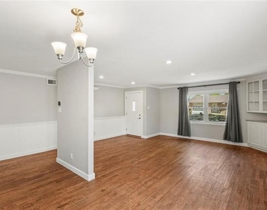 1637 Dell Oak Drive - Photo Thumbnail 4