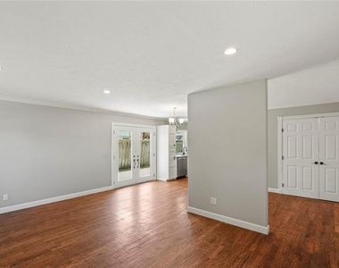 1637 Dell Oak Drive - Photo Thumbnail 8