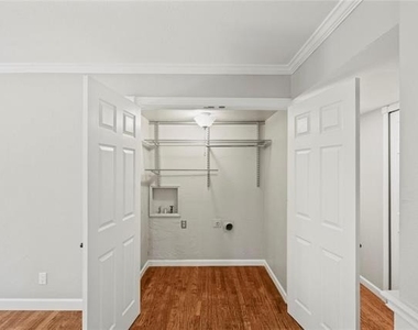 1637 Dell Oak Drive - Photo Thumbnail 6