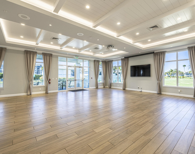 2400 S Ocean Drive - Photo Thumbnail 31