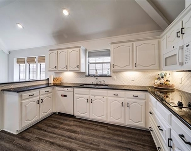 6650 Lovington Drive - Photo Thumbnail 5