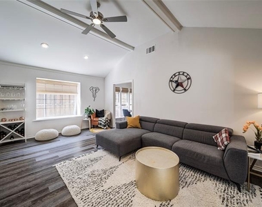6650 Lovington Drive - Photo Thumbnail 9