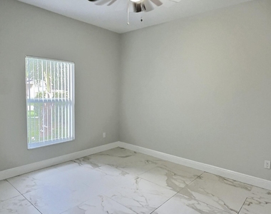 413 Martin Avenue - Photo Thumbnail 8