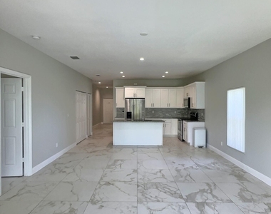 413 Martin Avenue - Photo Thumbnail 6