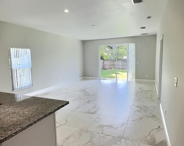 413 Martin Avenue - Photo Thumbnail 5