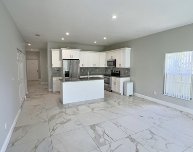 413 Martin Avenue - Photo Thumbnail 2