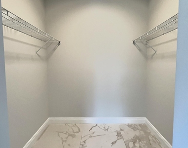 413 Martin Avenue - Photo Thumbnail 15