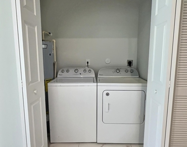 413 Martin Avenue - Photo Thumbnail 18