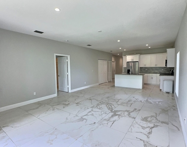 413 Martin Avenue - Photo Thumbnail 7