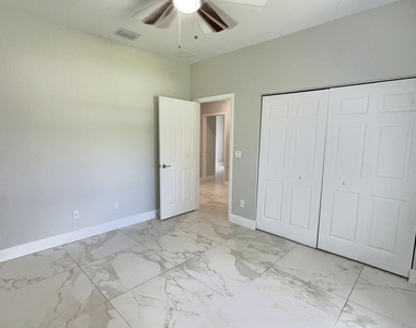 413 Martin Avenue - Photo Thumbnail 9