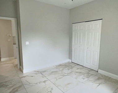 413 Martin Avenue - Photo Thumbnail 11