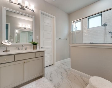 13474 Chalet Avenue - Photo Thumbnail 17