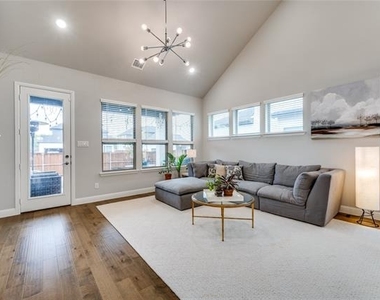 13474 Chalet Avenue - Photo Thumbnail 9