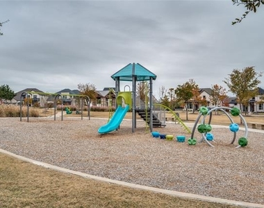 13474 Chalet Avenue - Photo Thumbnail 33