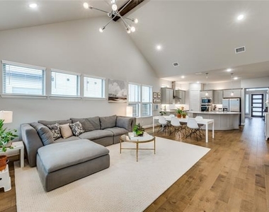 13474 Chalet Avenue - Photo Thumbnail 10