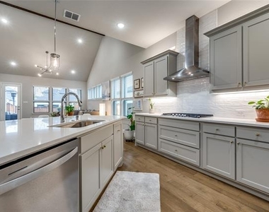 13474 Chalet Avenue - Photo Thumbnail 12