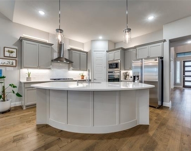 13474 Chalet Avenue - Photo Thumbnail 11