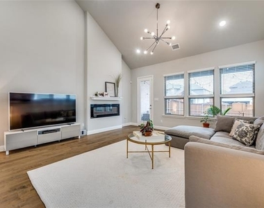 13474 Chalet Avenue - Photo Thumbnail 8
