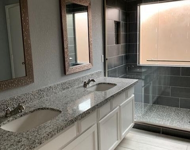 6611 W Desert Hollow Drive - Photo Thumbnail 7