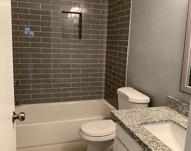6611 W Desert Hollow Drive - Photo Thumbnail 6