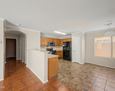 8133 W Magnolia Street - Photo Thumbnail 4
