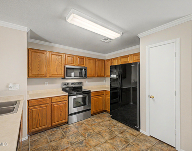 8133 W Magnolia Street - Photo Thumbnail 8