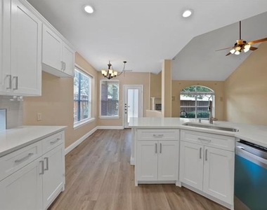 18638 Tall Oak Drive - Photo Thumbnail 13