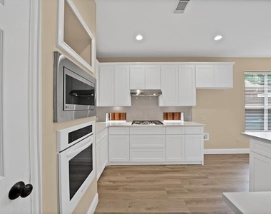 18638 Tall Oak Drive - Photo Thumbnail 11