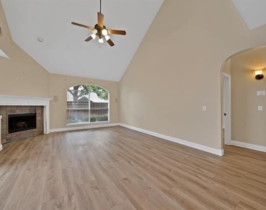 18638 Tall Oak Drive - Photo Thumbnail 5