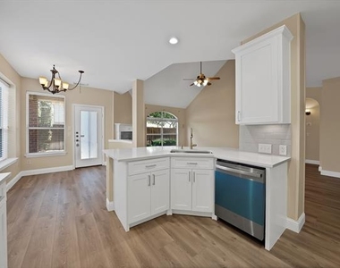 18638 Tall Oak Drive - Photo Thumbnail 12