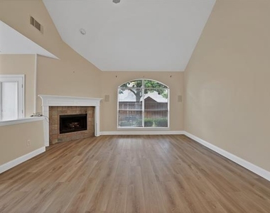 18638 Tall Oak Drive - Photo Thumbnail 8