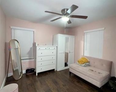 9605 Kittyhawk Lane - Photo Thumbnail 5