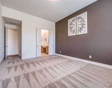 914 Songbird Lane - Photo Thumbnail 10