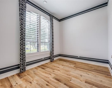 914 Songbird Lane - Photo Thumbnail 2