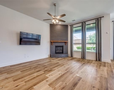 914 Songbird Lane - Photo Thumbnail 3