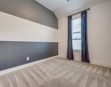 914 Songbird Lane - Photo Thumbnail 13