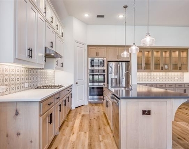 914 Songbird Lane - Photo Thumbnail 7