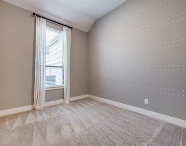 914 Songbird Lane - Photo Thumbnail 14