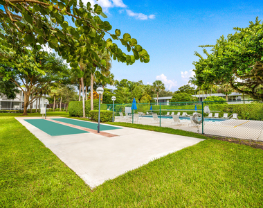 4200 Oaks Terrace - Photo Thumbnail 17