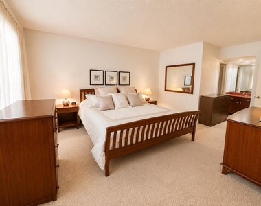 4200 Oaks Terrace - Photo Thumbnail 3