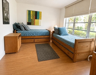 4200 Oaks Terrace - Photo Thumbnail 9