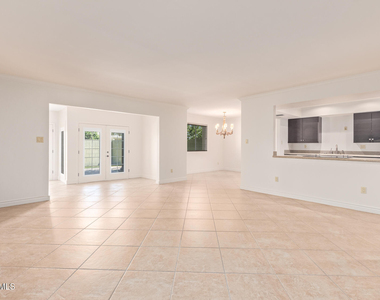 6282 E Pinchot Avenue - Photo Thumbnail 3