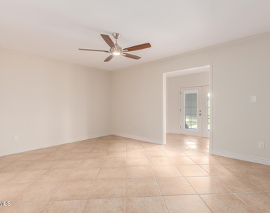 6282 E Pinchot Avenue - Photo Thumbnail 11