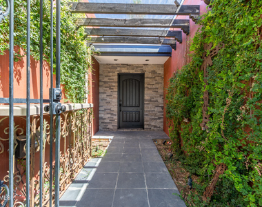 6282 E Pinchot Avenue - Photo Thumbnail 2