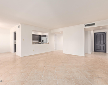 6282 E Pinchot Avenue - Photo Thumbnail 4