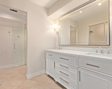 6282 E Pinchot Avenue - Photo Thumbnail 13
